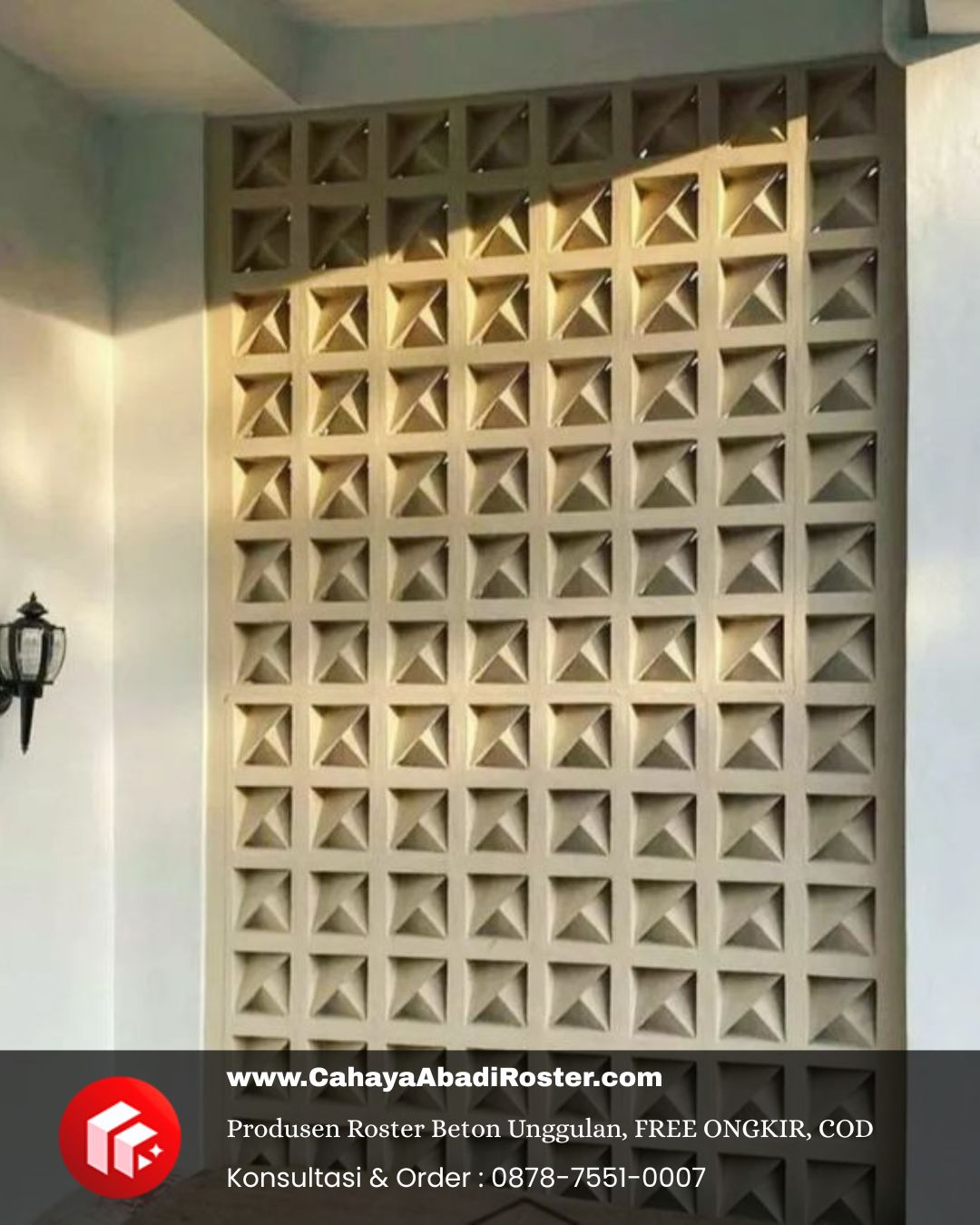 Pagar roster beton minimalis motif jalusi di sebuah perumahan di Karawang.