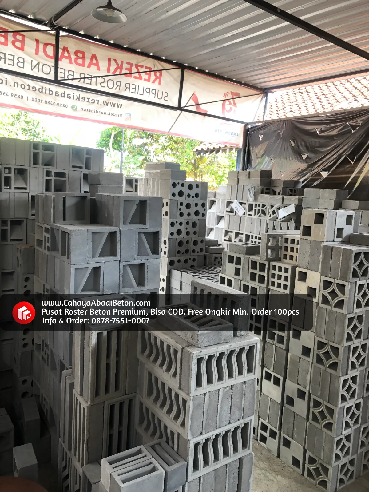 Tumpukan roster beton berkualitas premium dari pasir Merapi di pabrik CahayaAbadiBeton.com.